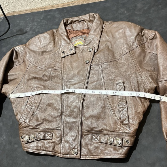VTG Adventure Bound Wilsons Leather Bomber Jacket Distressed Aviator Moto Crop - Picture 5 of 16